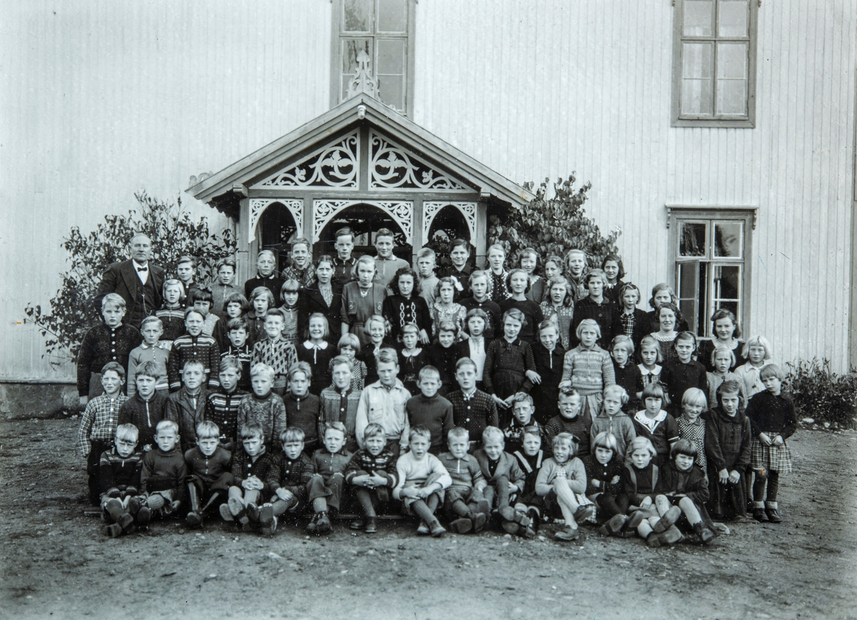 Skolebilde, klassebilde, Hekne skole 1940. gruppe 83 elever. Se bilde 2 for navn.