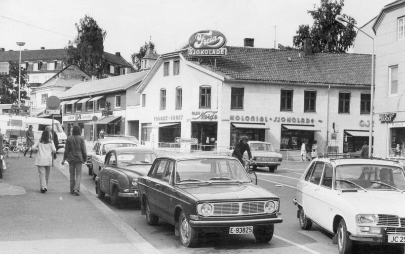 Krysset Hunnsveien- Storgata, Gjøvik, 1970-tallet. Foto: Mjøsmuseet. (Foto/Photo)
