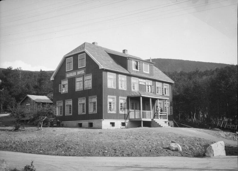Ulekleiv hotell, Dombås, ca. 1910-40. Foto: Hans Joramo/Maihaugen. (Foto/Photo)