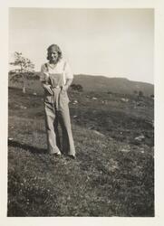 Sommeren 1931, Gullia og Fagerli. Astrid Aubert iført snekke