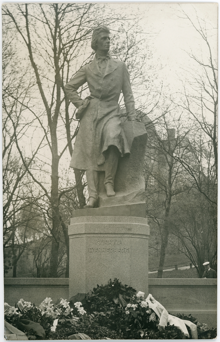 Staty av Gunnar Wennerberg, Slottsbacken, Uppsala