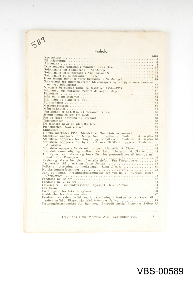 Almanakken er heftet, fra 1953.
Tittelen: ALMANAKK FOR ÅRET ETTER KRISTI FØDSEL 1953 SØNNAFJELLS-UTGAVE.
Utgitt av universitetet i Oslo. Trykk av ALMANAKKFORLAGET.