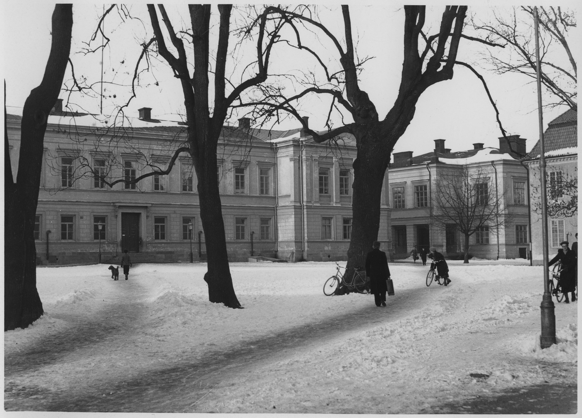 Rudbeckianska skolan i Västerås. Avbildad vintertid någon gång under 1900-talets första hälft.