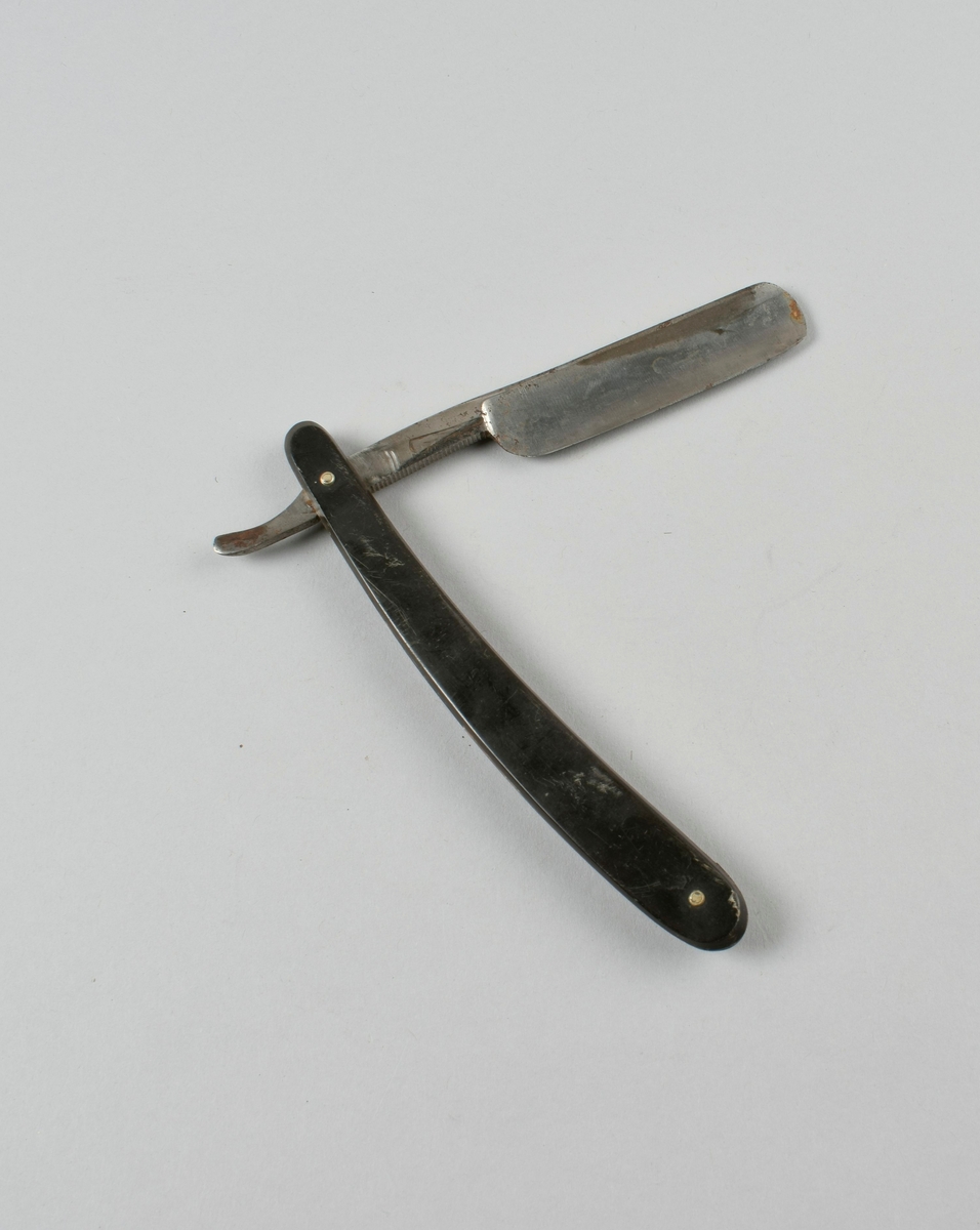 Sammenleggbar barberkniv med svart skaft
