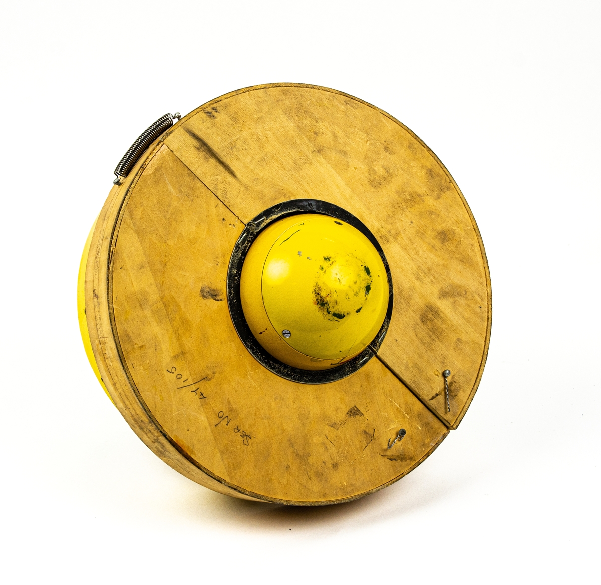 Hydraliskpump tillverkad av Vickers, gul målad.