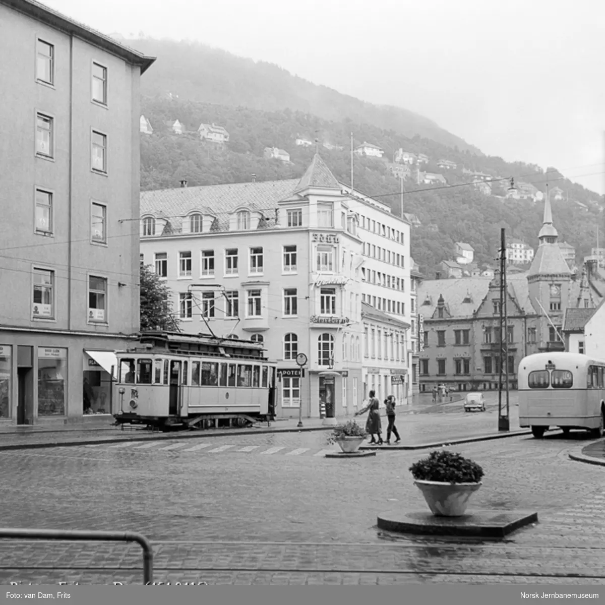 Bergen Sporvei sporvogn nr. 114 i Småstrandgaten