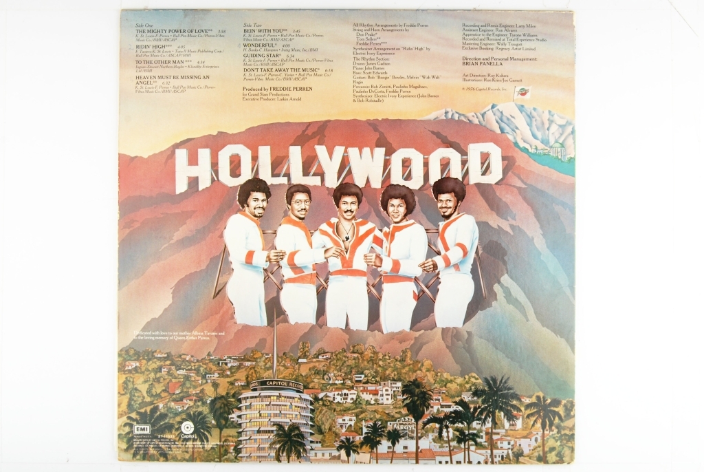 Motiv av Capitol Records hovedkvarter i Los Angeles. På baksiden av platen vises samme motiv, men med bandmedlemmene.