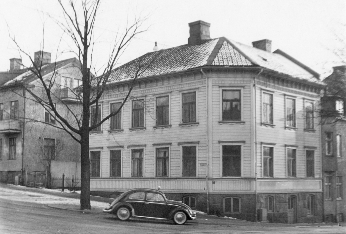 Korsningen Kungsgatan - Yxhammarsgatan med kvarteret Fjolner på 1950-talet.