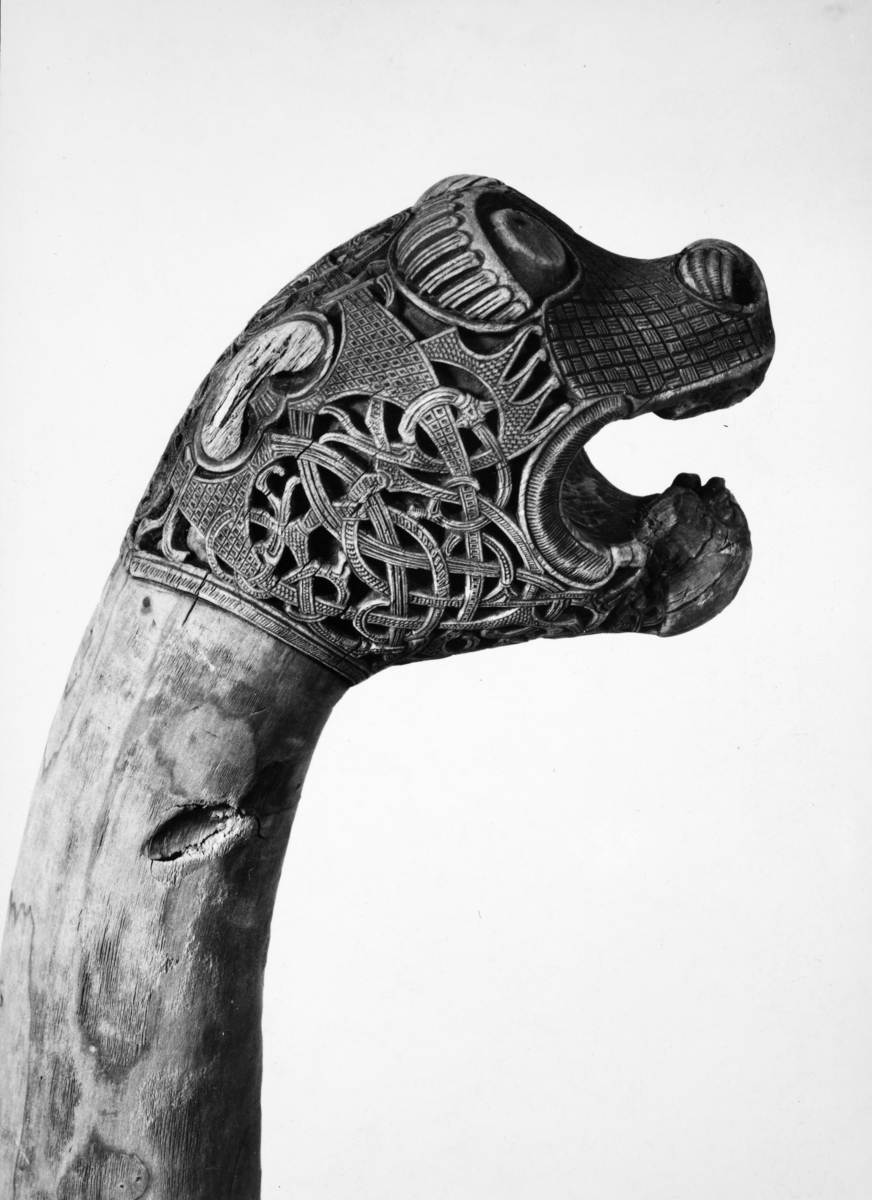 Dragehode fra samlingen i Vikingskipmuseet på Bygdøy