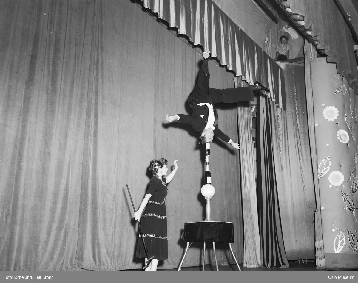 Casino Non Stop Show, balansekunstner, akrobat Mr. Jolly, kvinne, assistent