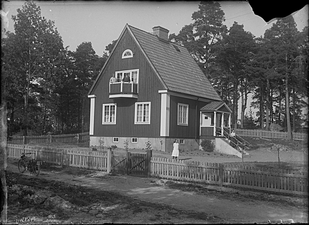 Fotografering beställd av Adolf Pettersson.
