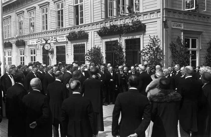 Kronprinsparets besök vid Västeråsutställningen 1929.