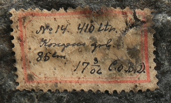 Tekst på etikett:
No 14. 410 ltr. 
Kongens grb.
86m
17/3 06 C.O.B.D.