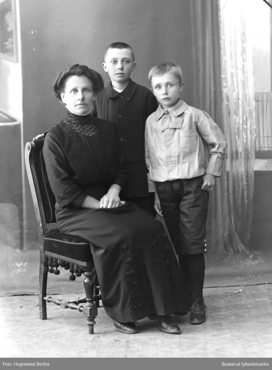 Maren Paulsen med sine to sønner