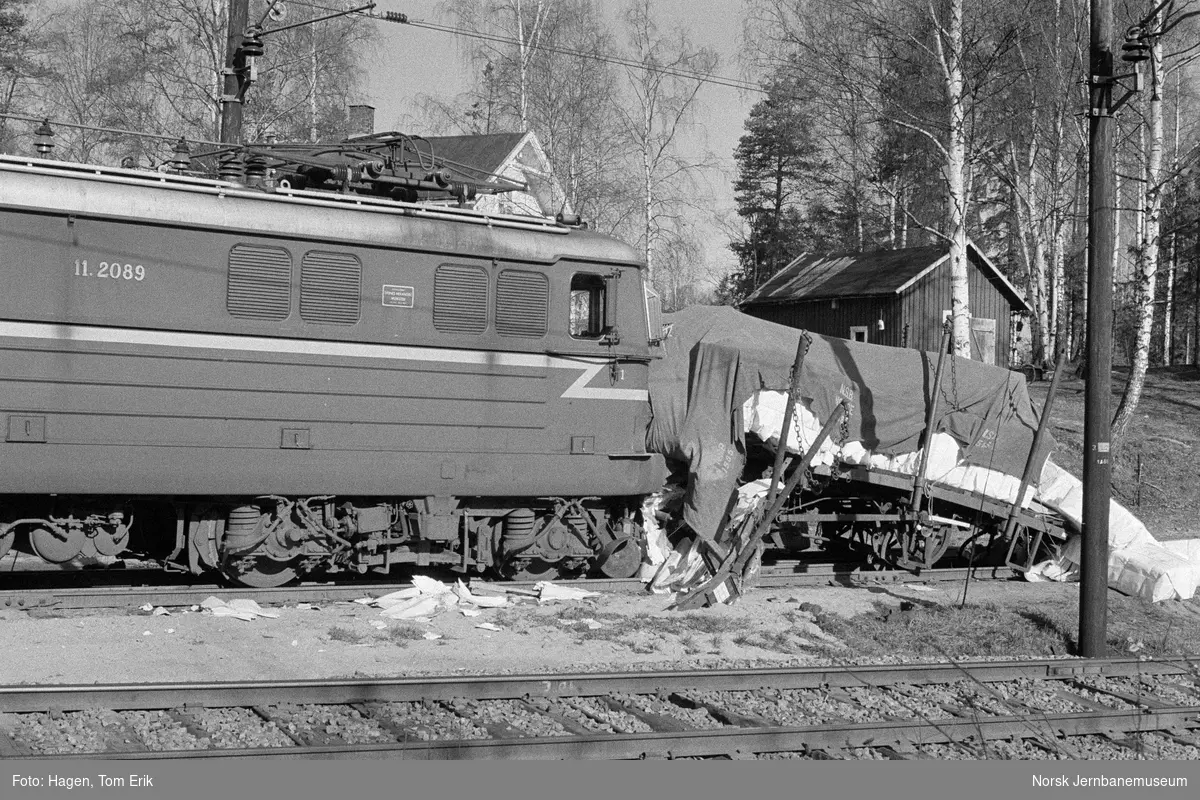 Sammenstøt mellom elektrisk lokomotiv El 11 2089 og godsvogn litra Tl3 type 1 nr. 14544 ved Toten Cellulose sidespor ved Nygard