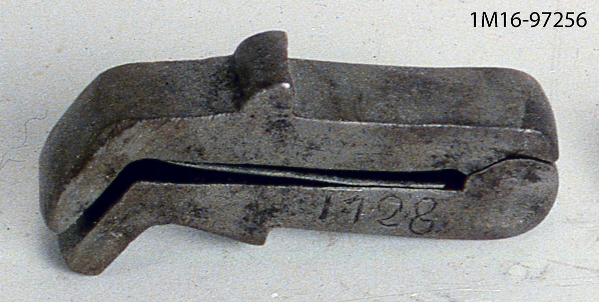 Specialverktyg för skruvstäd. Märkt 1728.