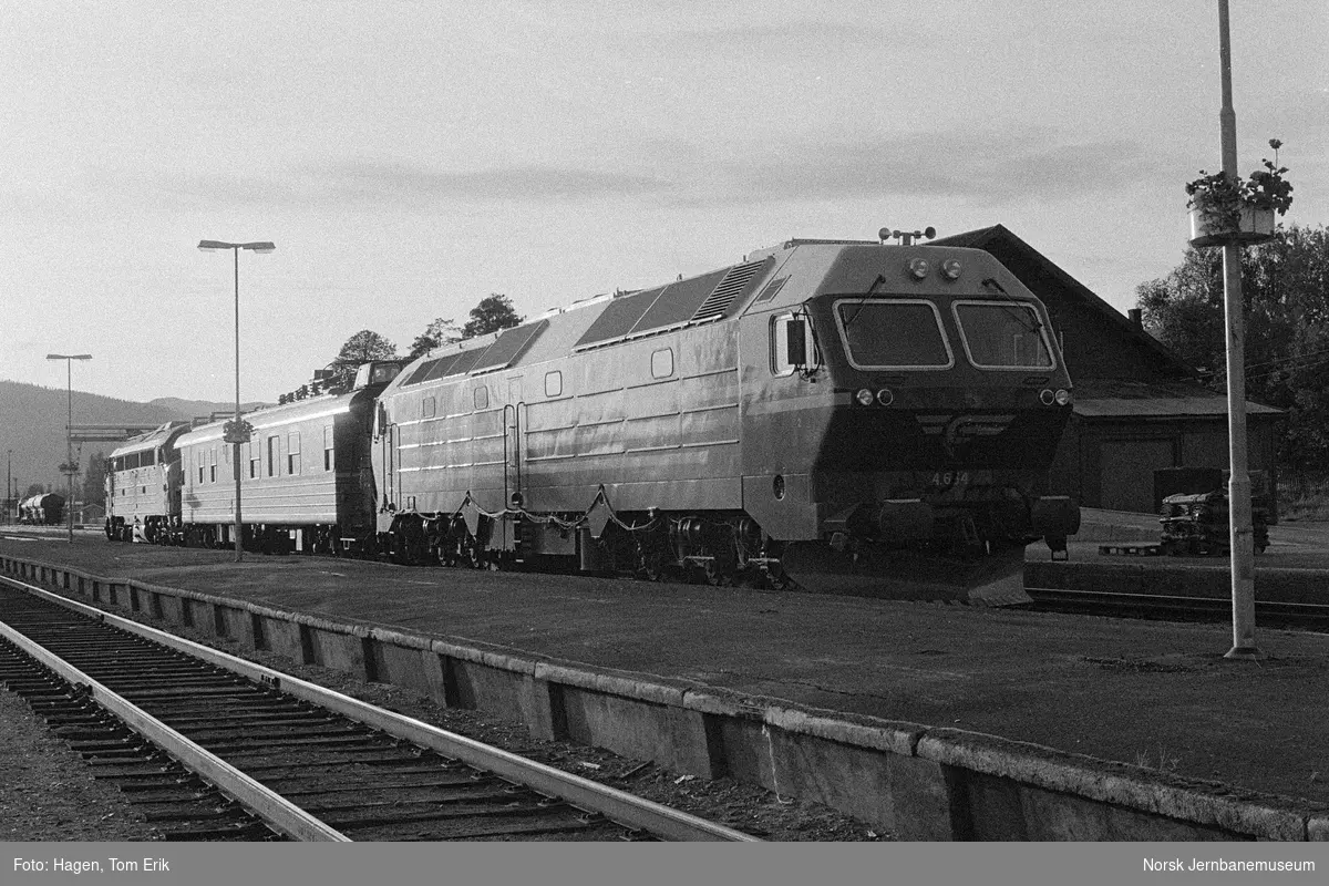 Prøvekjøring med diesellokomotiv Di 4 654 for måling av sporkrefter, her på Koppang stasjon