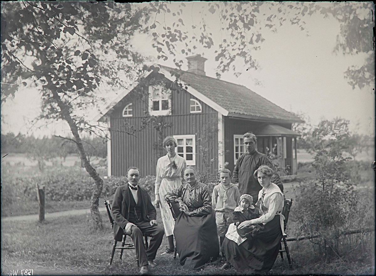 Familjen Vickman på Hökåsen i Hubbo - Västerås Stadsarkiv / DigitaltMuseum