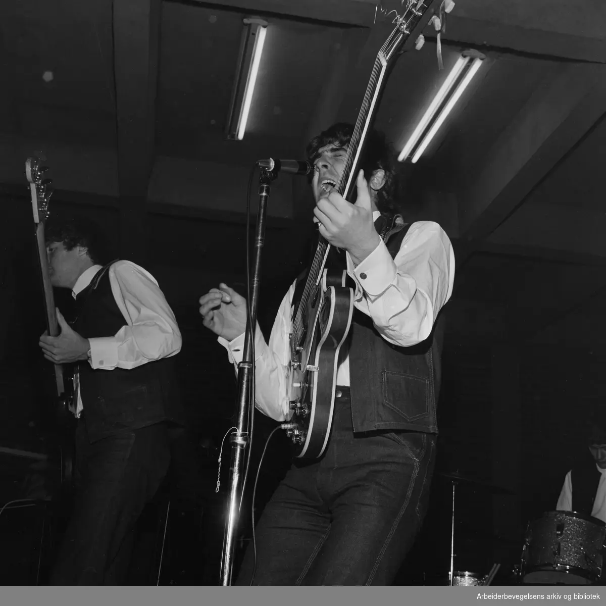 Det britiske bandet The Swinging Blue Jeans opptrer i Jotunhallen i Sandefjord. 1. Oktober 1964