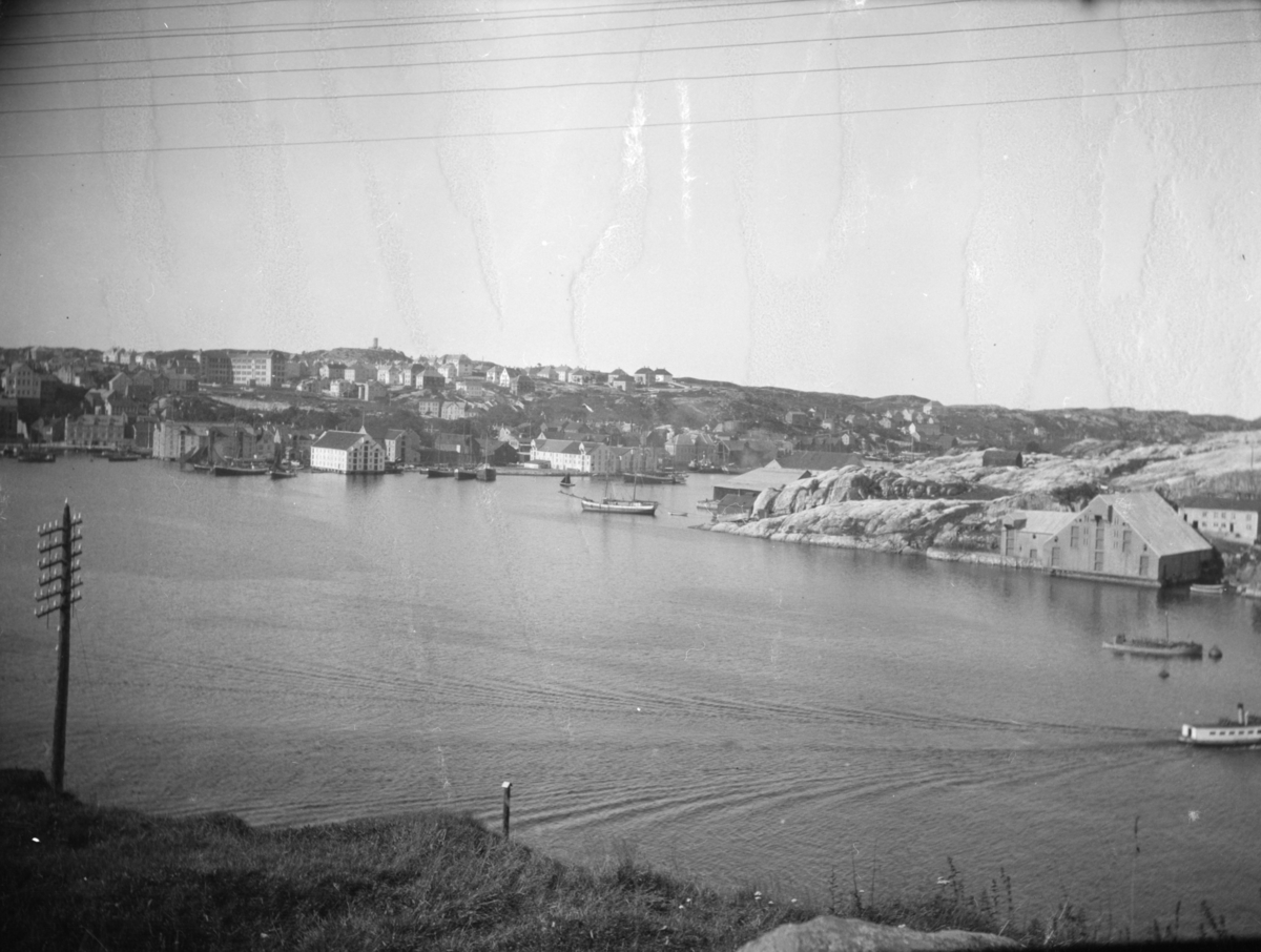 Kristiansund, Kirkelandet med Varden bak mot venstre