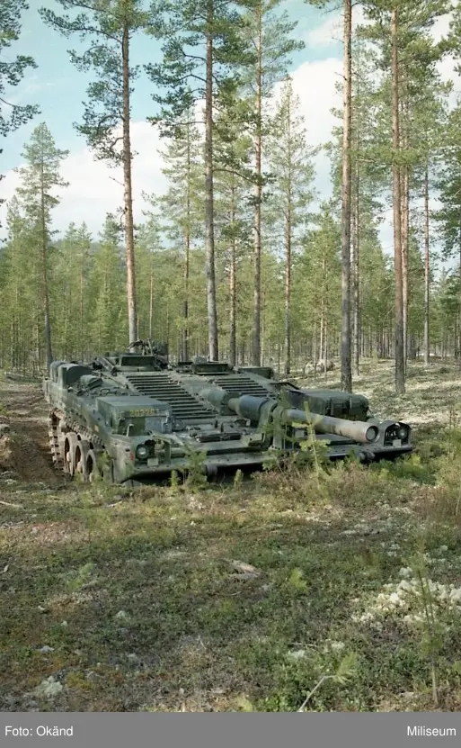 Stridsvagn 103 (Strv 103) i eldställning. - Miliseum / DigitaltMuseum