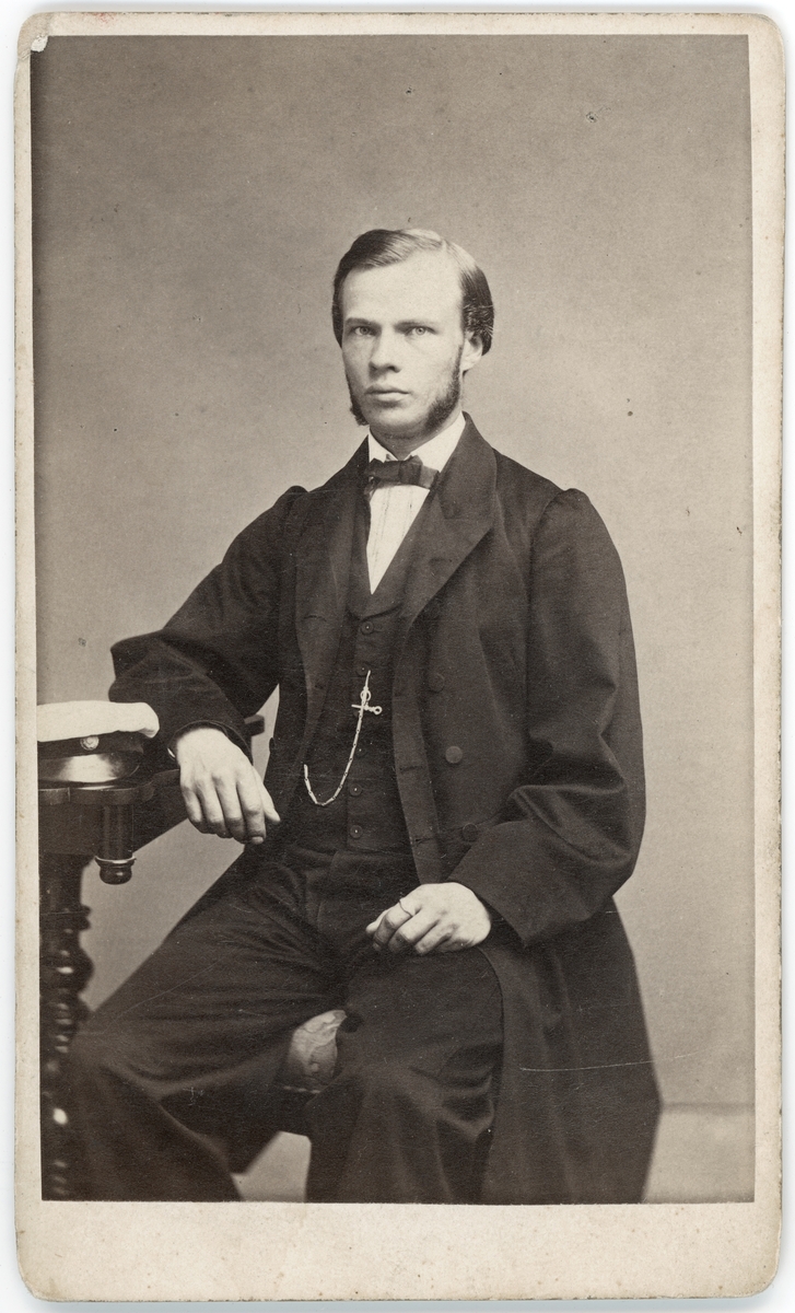 Kabinettsfotografi - man, Uppsala 1860-tal