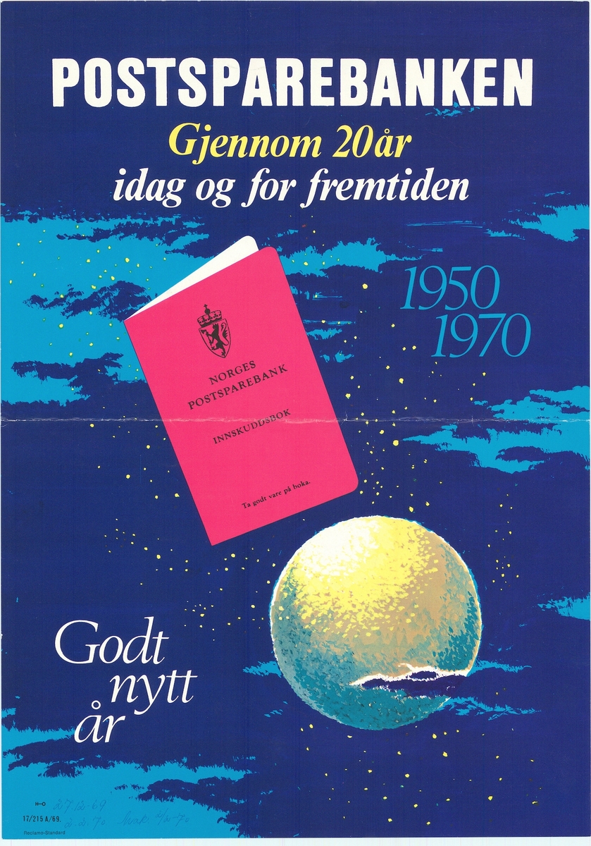 Tosidig reklameplakat for Postsparebanken med tekst, bilde en globus og rød postsparebankbok.