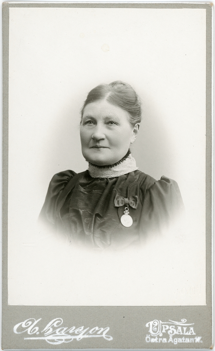 Kabinettsfotografi - kvinna, Uppsala 1901