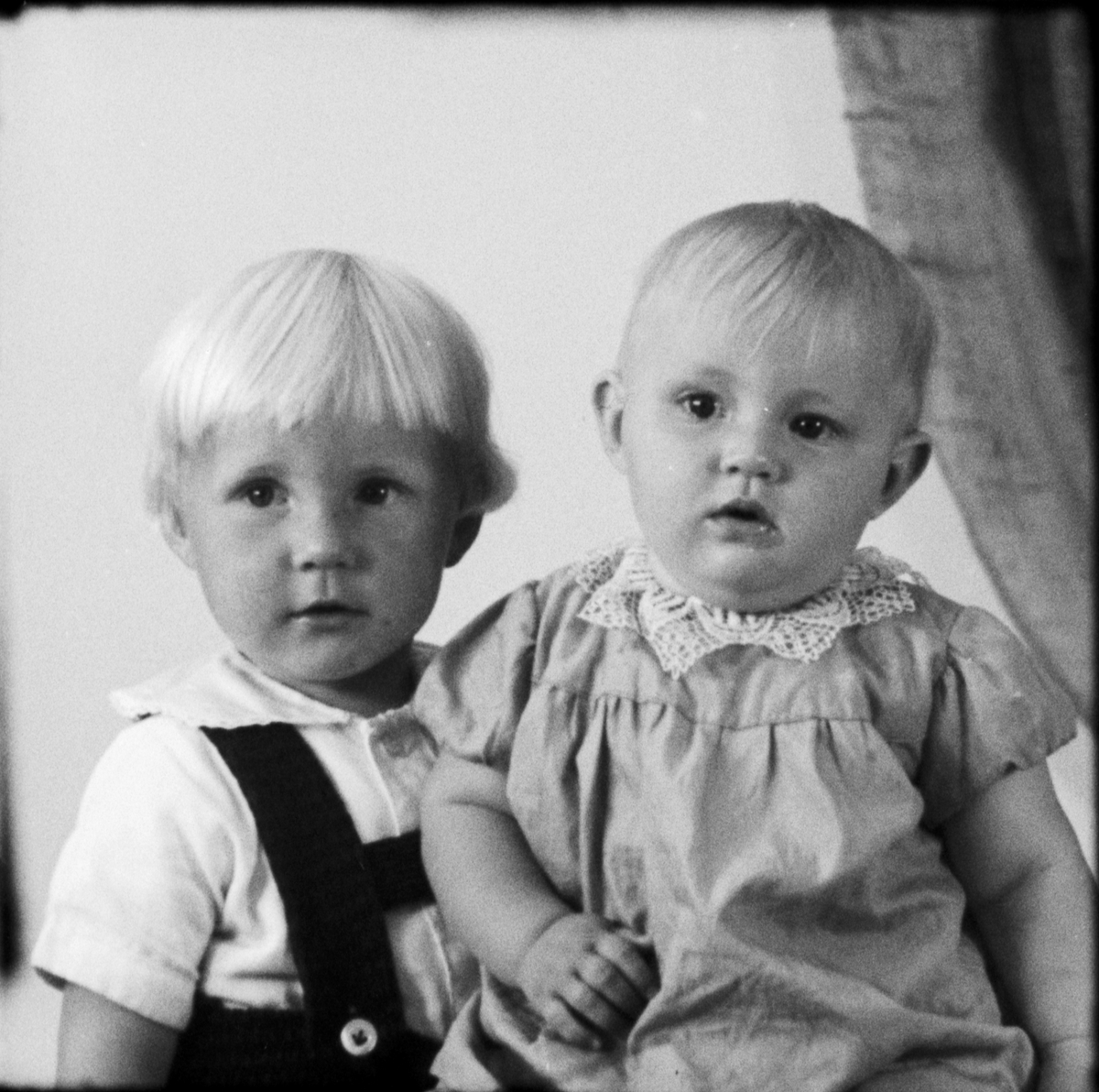 Barn till Märta Forsberg från Simundö, Uppland 1937