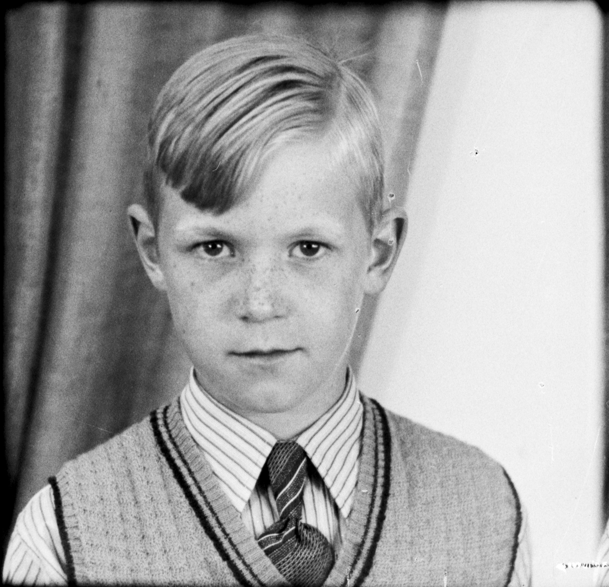 Ateljéporträtt - syskon, Uppland 1937