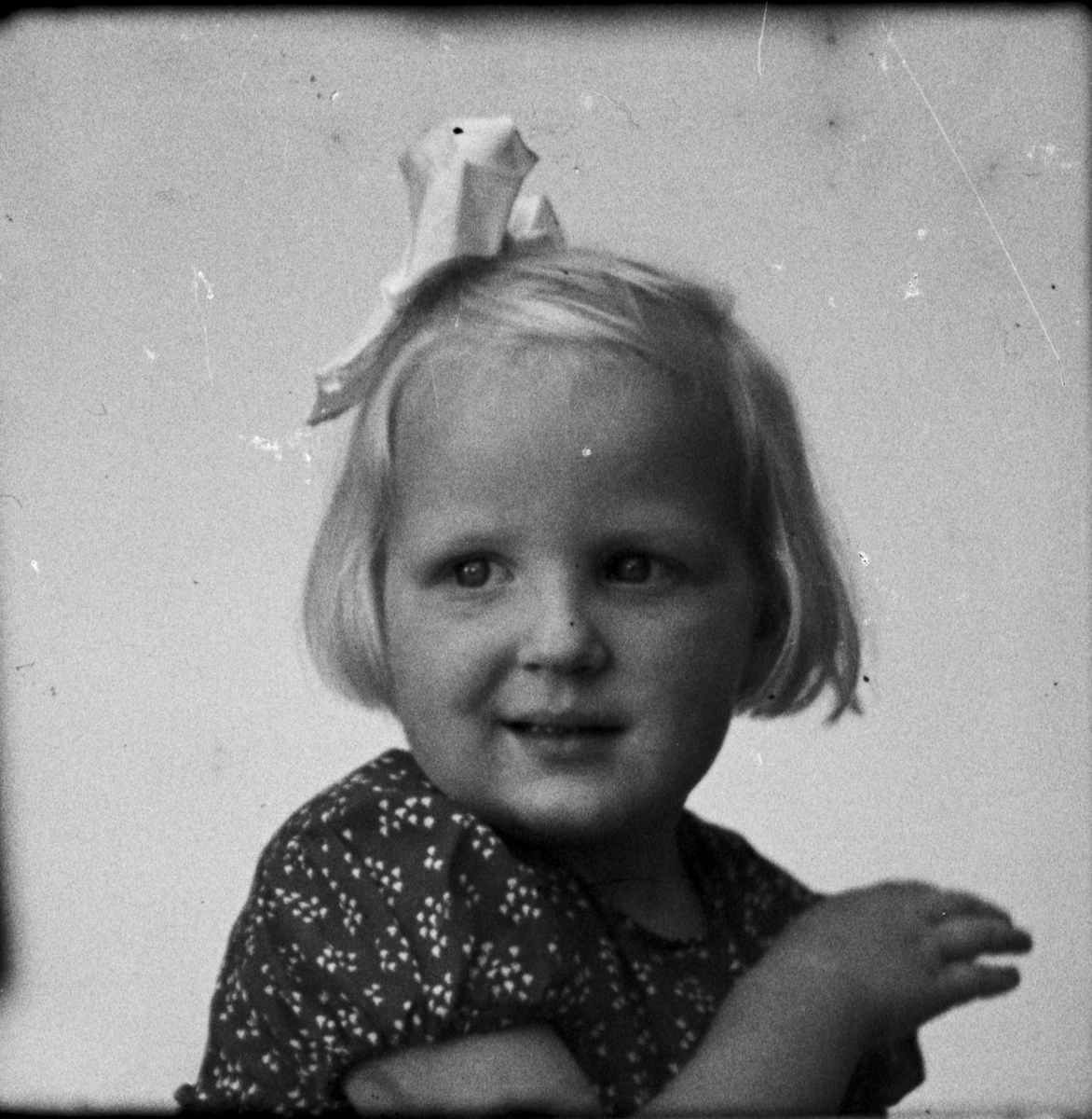 Ateljéporträtt - flicka, Östhammar, Uppland 1936