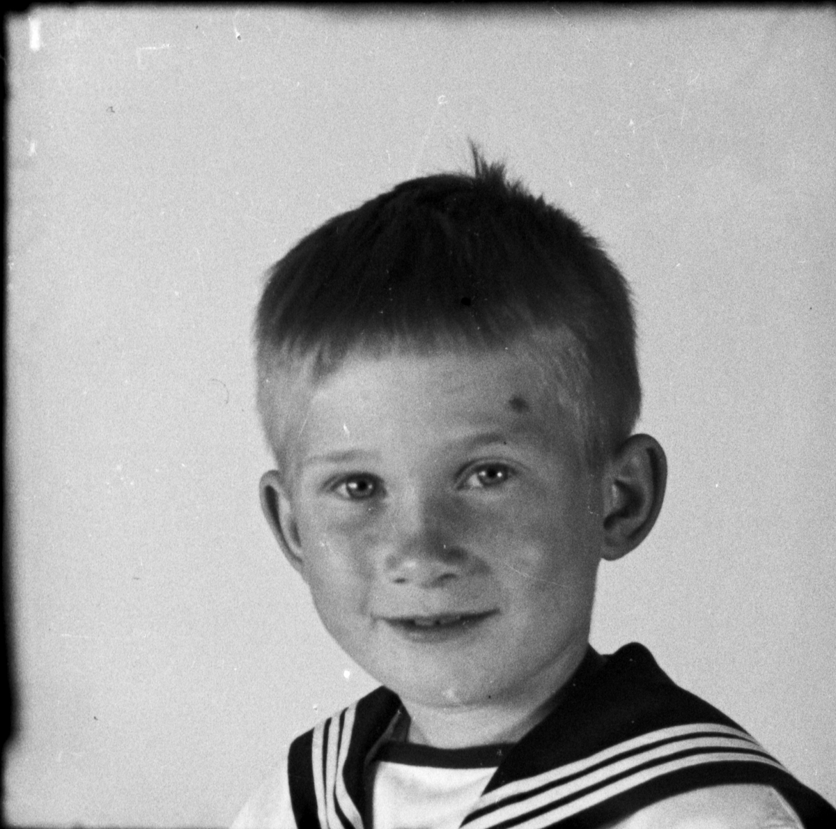 Ateljéporträtt - pojke, Östhammar, Uppland 1936