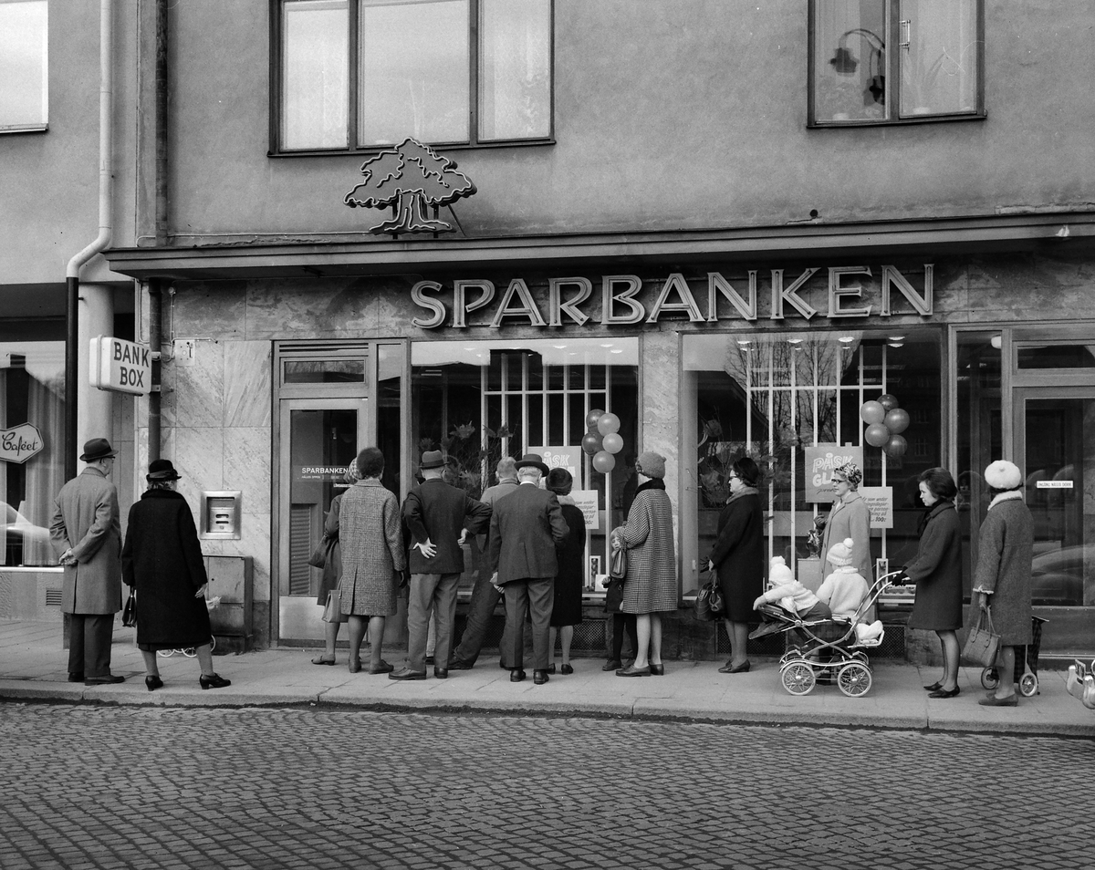 Nyöppning av Sparbankens kontor på Djurgårdsgatan 1968.