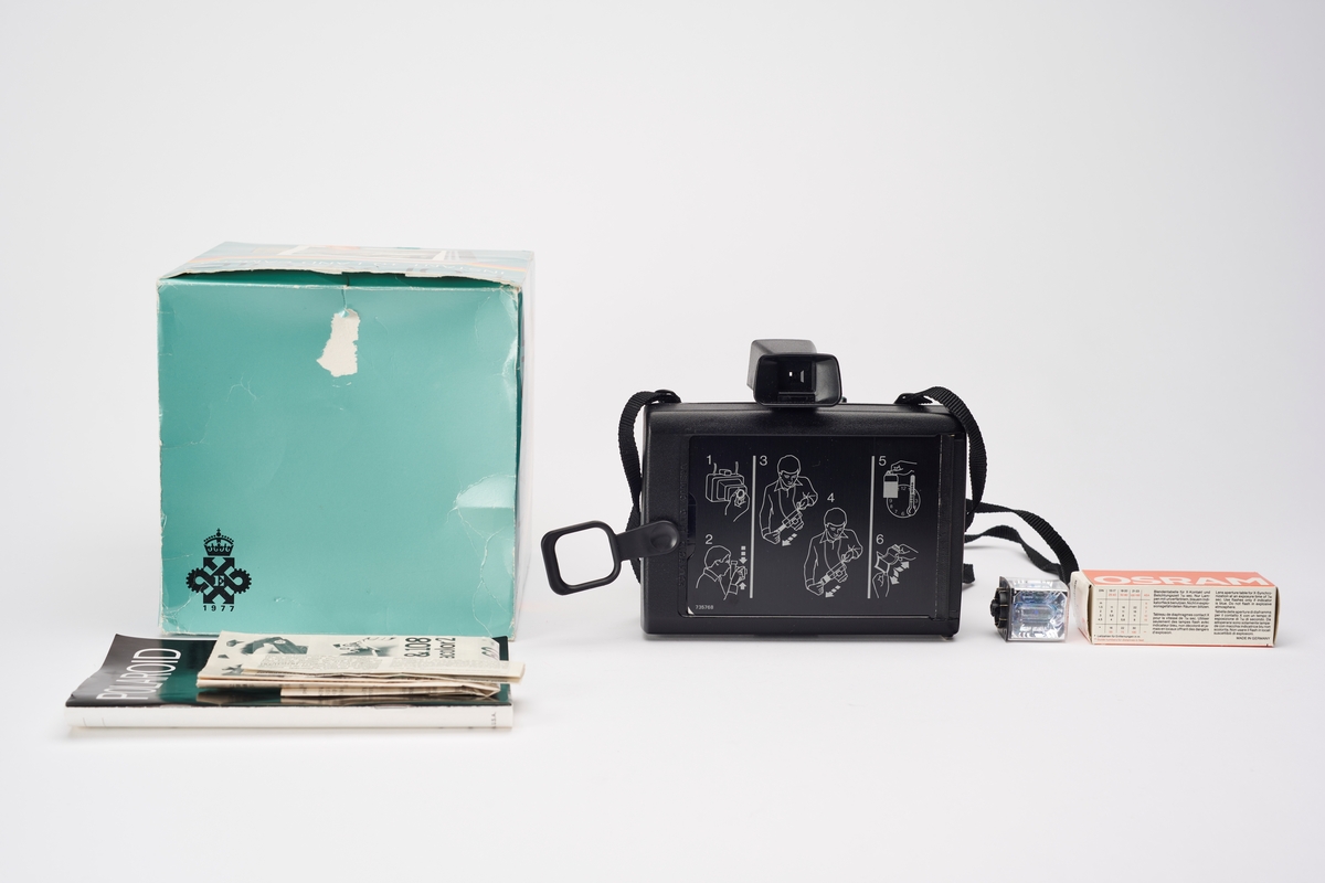 Instant 10 er et instant kamera, produsert av Polaroid. Det ble lansert i Storbritannia på slutten av 1970-tallet. Kameraet er utstyrt med en manuel fokus, sokkel til Flashcubes (bl.a. Philips PFC 4) og anvender type 80 film.
Original emballasje, bruksanvisninger og en Osram-blits medfølger.