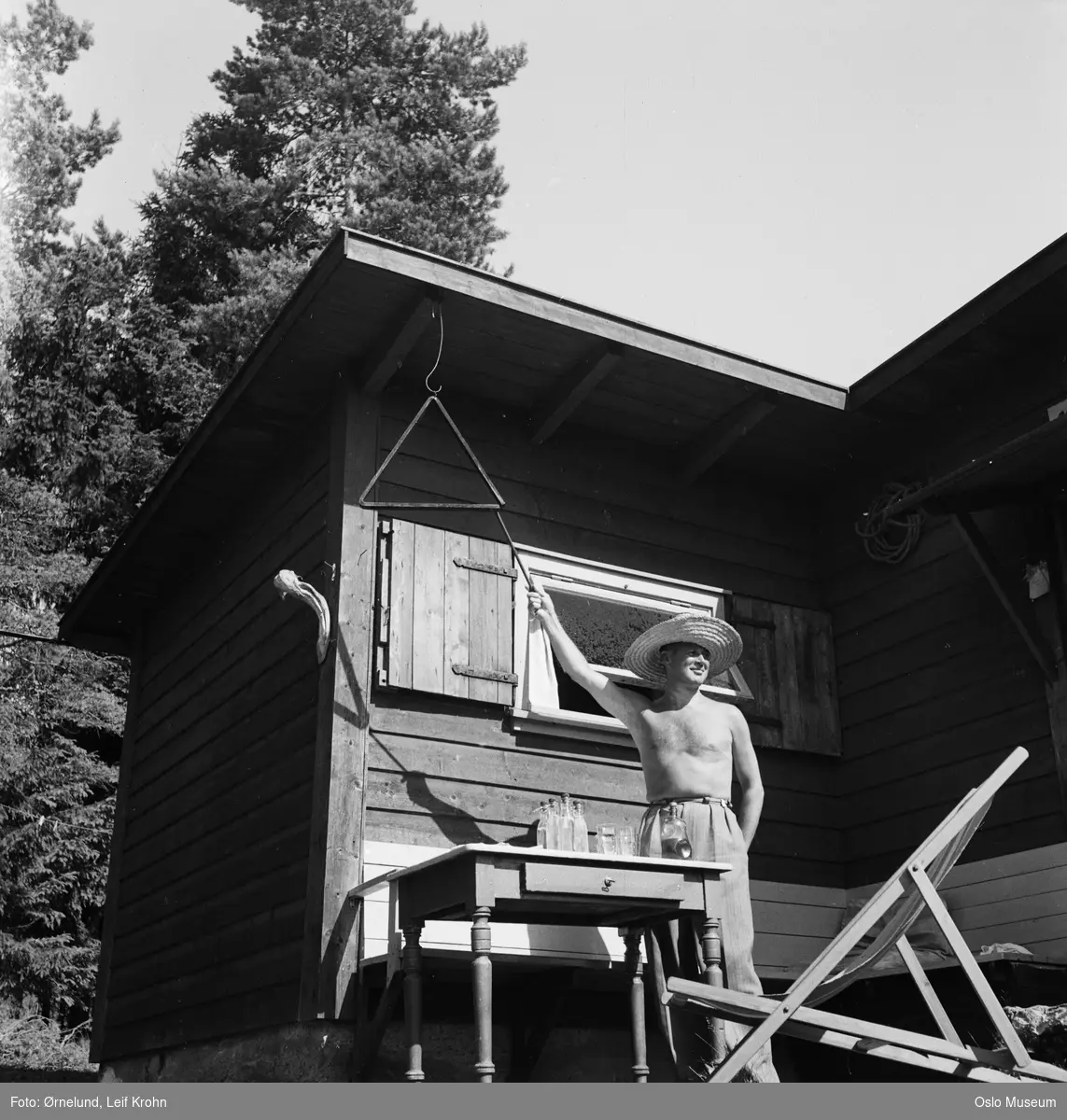 hytte, feriested for kunstnere, terrasse, mann