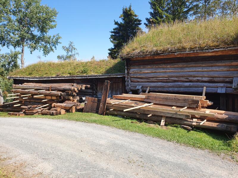 Tømmeret er klar for utskiftning og restaurering. Foto: Sverresborg, Trøndelag folkemuseum (Foto/Photo)