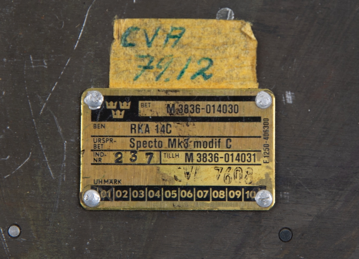 Registrerkamera RKa 14 C. Förvaras i trälåda med tillhörande filmkasetter, 2 st.