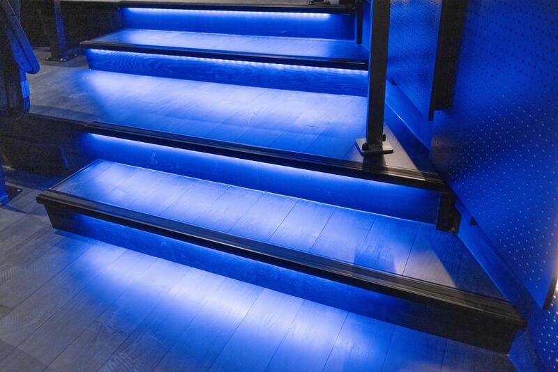 Detalj av trapp i det ny Ibsen teateret med blått lys i trappetrinnene. (Foto/Photo)