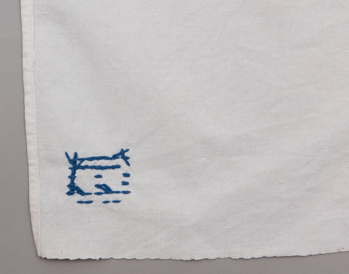 Kjøkkenhåndkle sydd av melsekk. Påført monogram "B" med blå korssting.