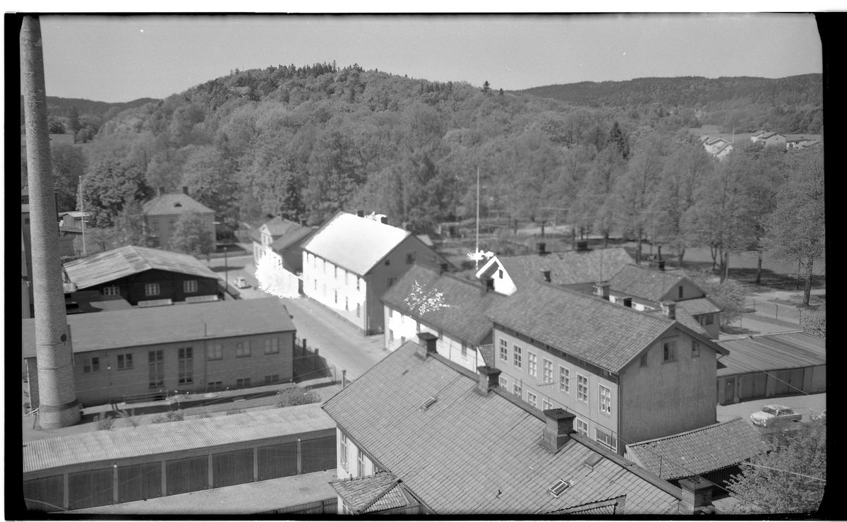 Utsikt mot väster från Christinae kyrkas torn, med kvarteren Solen, Alströmer och Älgen. 
Drottninggatan mot väster och kv Klockan.

I fonden Nolhaga berg och en bit av Plantaget.

Foto den 3 juni 1962.