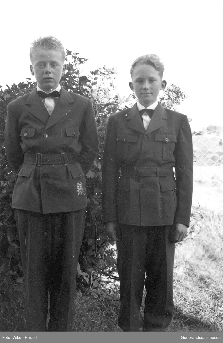 F.v.: Konfirmantane Harald Oddvar Wiker (f. 1942) og Alf Teigen (f. 1942)