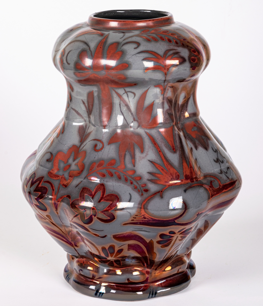 Lampfot, Bo Fajans, design Allan Ebeling. Fågeldekor, lysterglasyr i rödbrunt och gråblått.