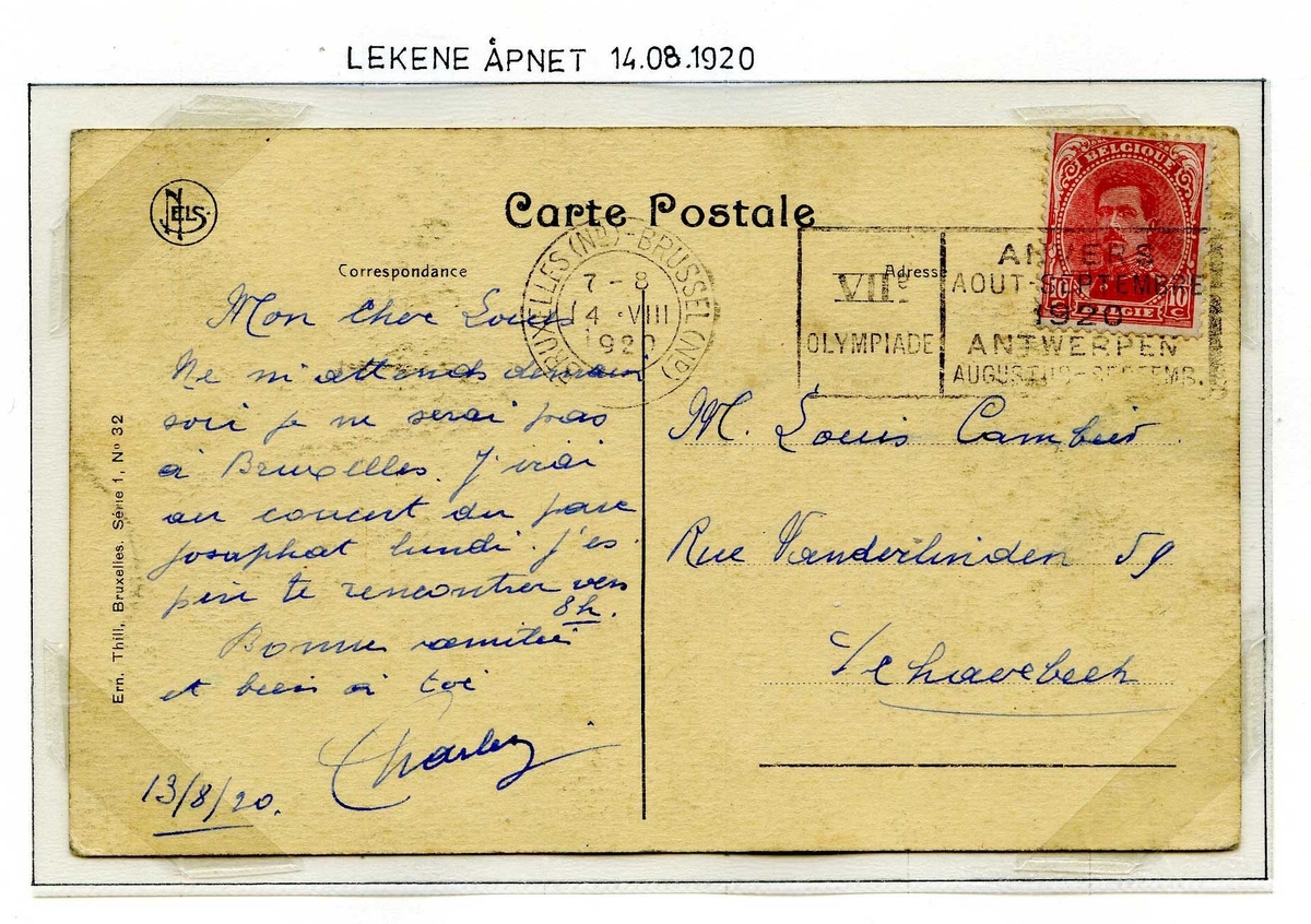 To postkort montert på en albumside, begge med frimerker med bilde av kong Albert I av Belgia. Det første postkortet er stemplet på lekenes første dag - 14. august 1920, og det andre er stemplet på lekenes siste dag - 21. september 1920.