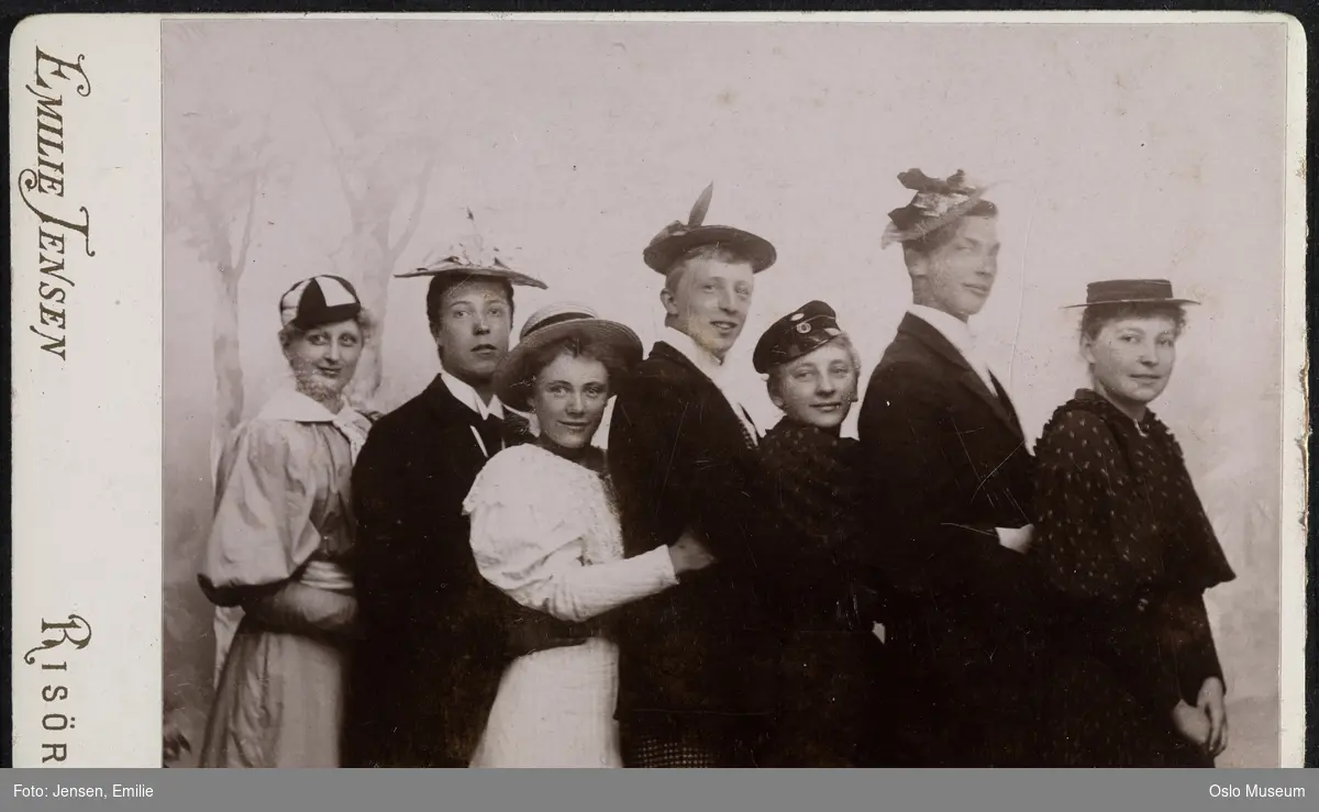 gruppe, kvinner, menn, stående halvfigur, hatter