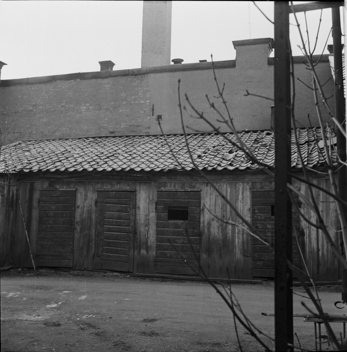 Hus E från öster, tomt 11, kvarteret Sala, Uppsala 1968