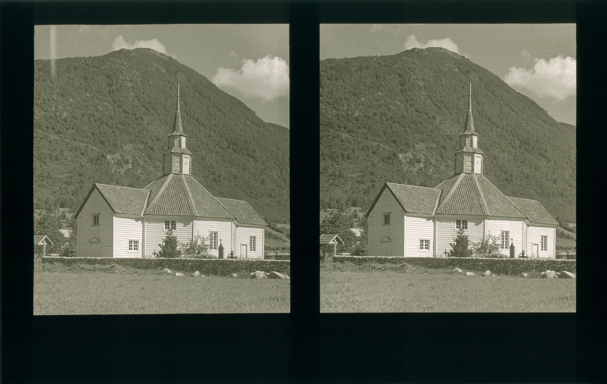 Rosekyrkja, Stordal gamle kirke. Tilhører Arkitekt Hans Grendahls samling av stereobilder.