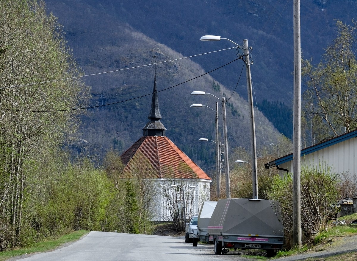 Ankenes kirke. Foto fra Ankenesveien. 13 mai 2016