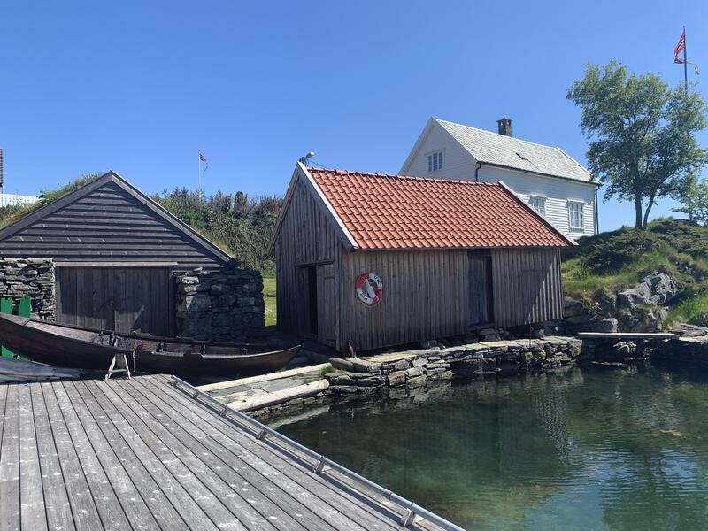 Naustet og kaien på Kystmuseet i Øygarden.