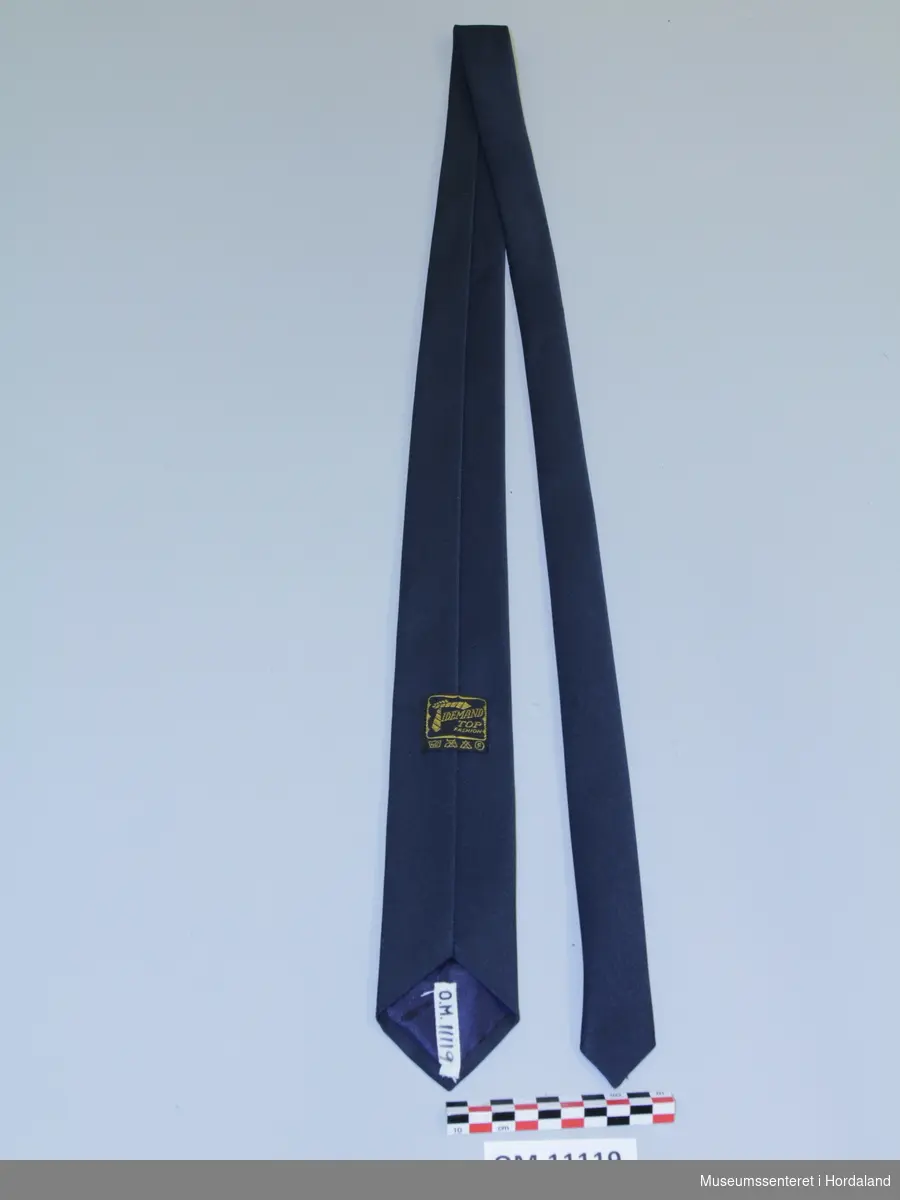 Smalt mørkeblått slips til BNR-uniform.