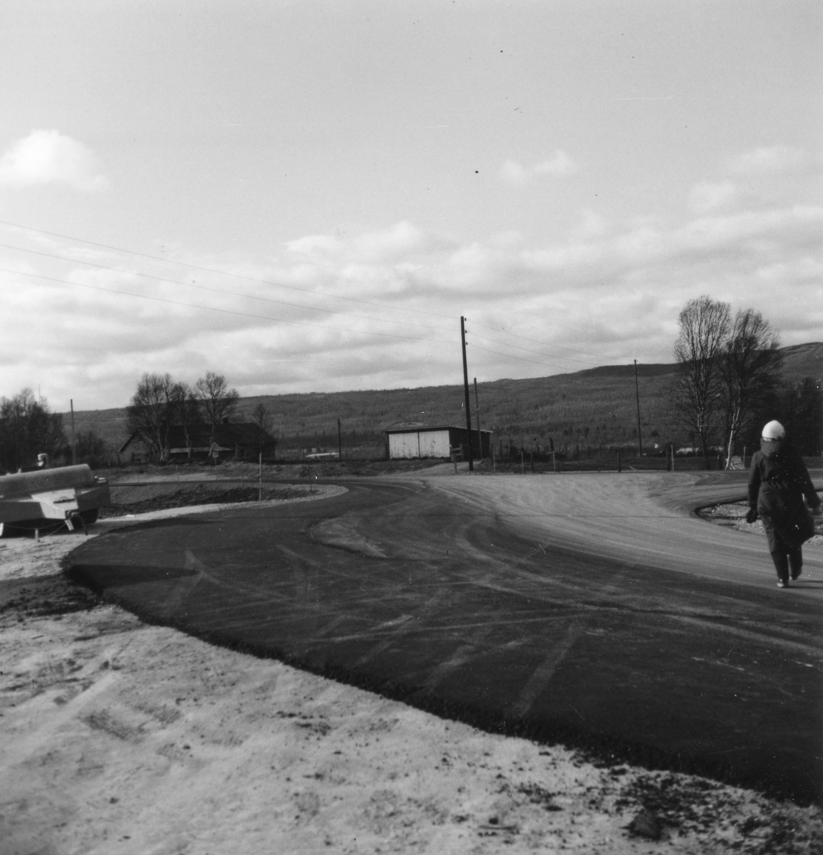 Ny bru over Glomma ved Orvos, samt omlagt kryss til Viontervolleveien fra riksvei 30, 1984